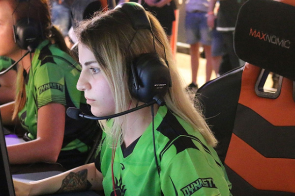 Anna Ananikova Ant1ka - Rus profesyonel bayan CS: GO oyuncu