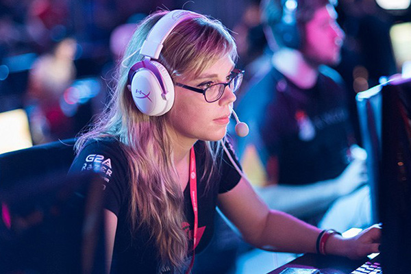 Stephanie Harvey missharvey - Kanadalı profesyonel bayan CS: GO oyuncu