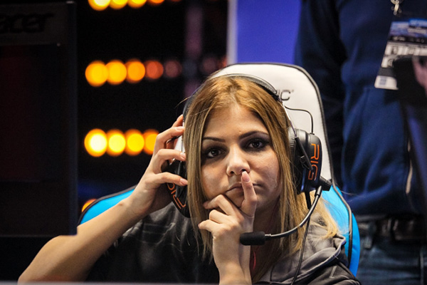 Zainab Turkie zAAz - İsveçli profesyonel bayan CS: GO oyuncu